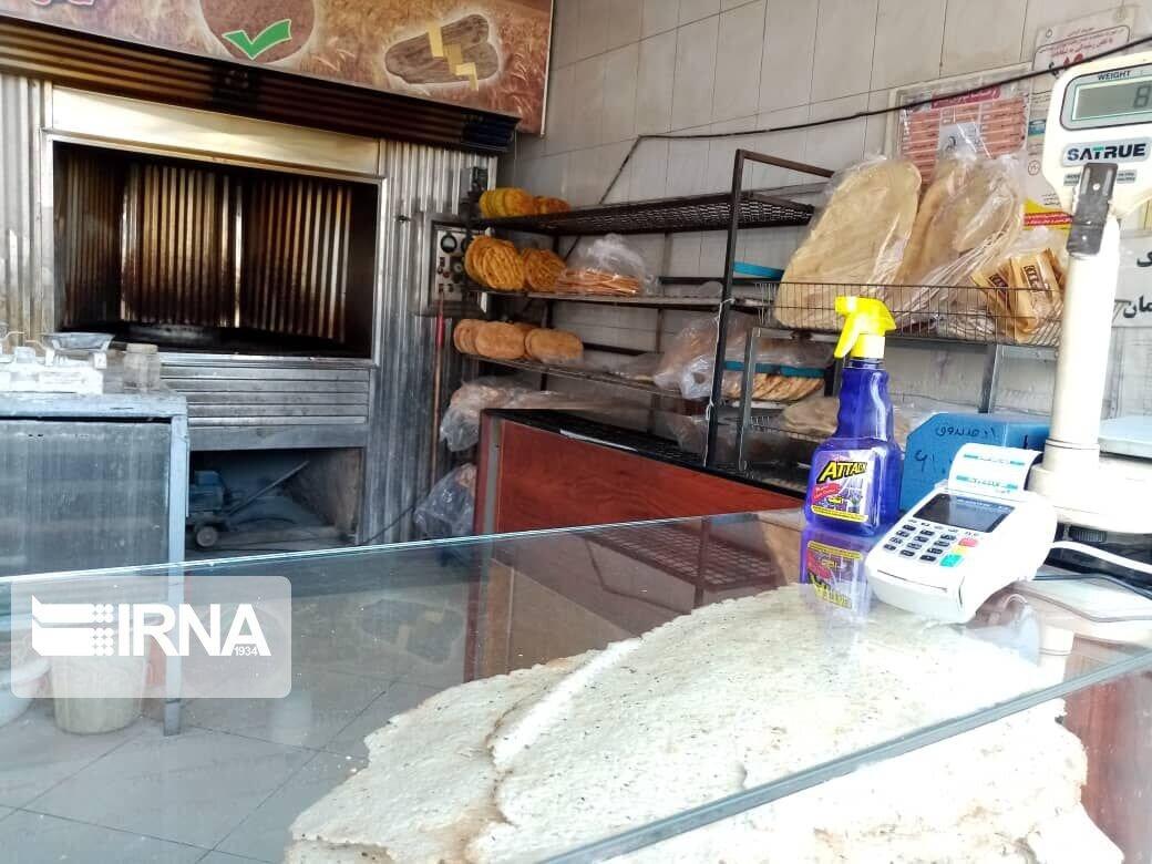 خبرنگاران طرح نصب برچسب رعایت فاصله فیزیکی و اجتماعی در خبرنگاران طرح نصب برچسب رعایت فاصله فیزیکی و اجتماعی در نانوایی های تهران